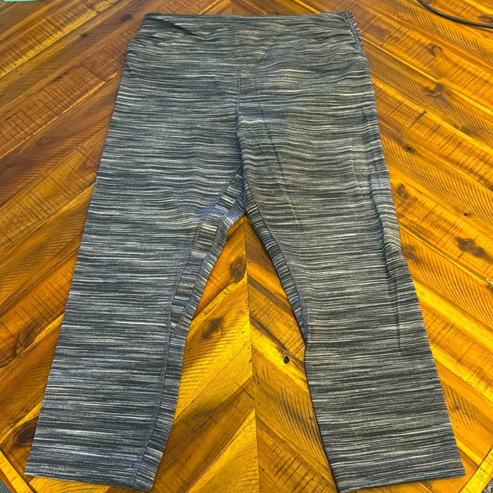 Lululemon Navy Striped Cropped Leggings - Sz 12
